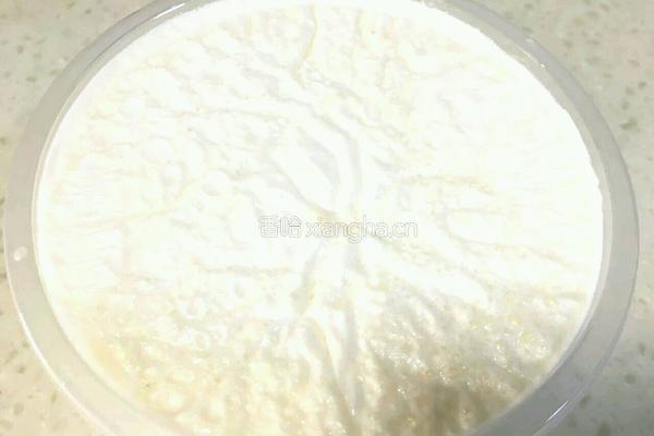 不用酸奶机版酸奶的做法图解2