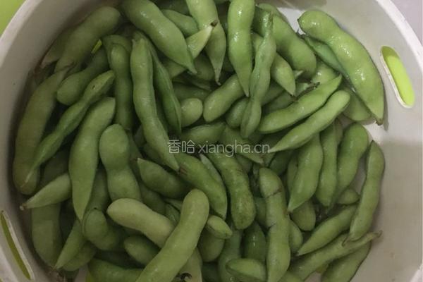 盐水香辣毛豆的做法图解2