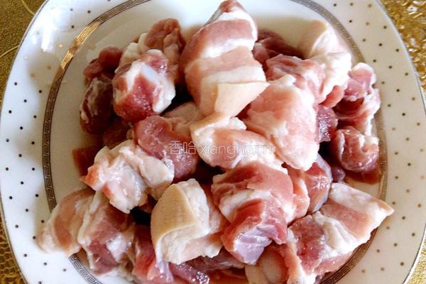 香辣干烧肉的做法图解1