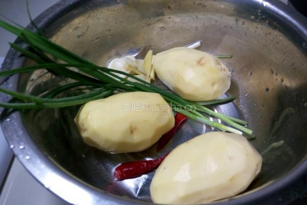 韭菜土豆丝的做法图解1