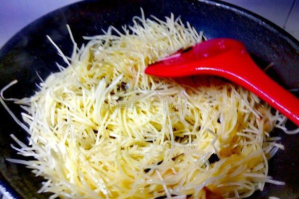 韭菜土豆丝的做法图解7