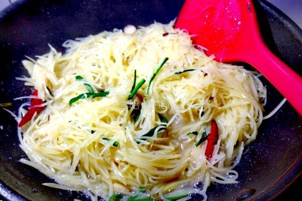 韭菜土豆丝的做法图解10