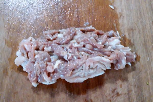 青椒榨菜肉丝的做法图解1
