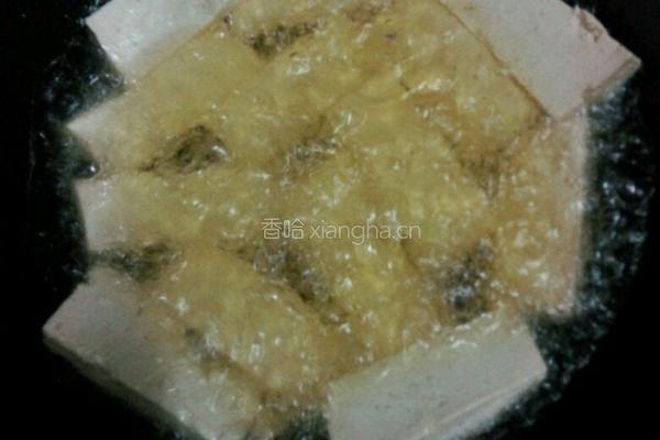 豆腐炒韭菜的做法图解2