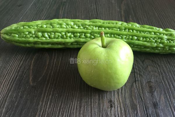 青苹果苦瓜冰饮的做法图解1