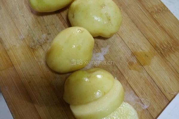 烧烤新土豆的做法图解1