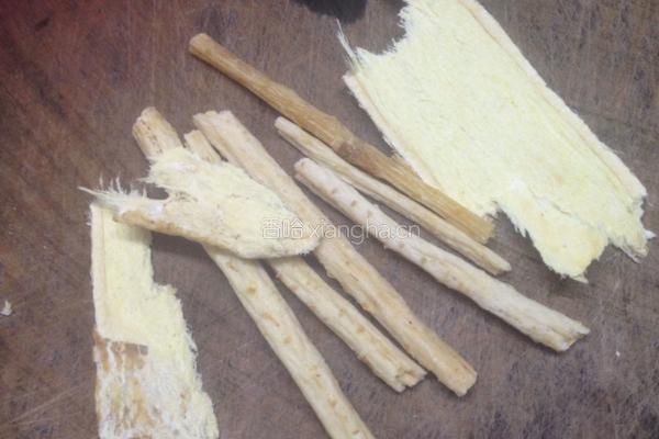 黄芪沙参白茯苓芡实薏米鱼汤的做法图解3