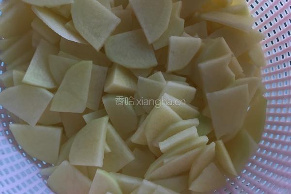 青椒葱头土豆片的做法图解1
