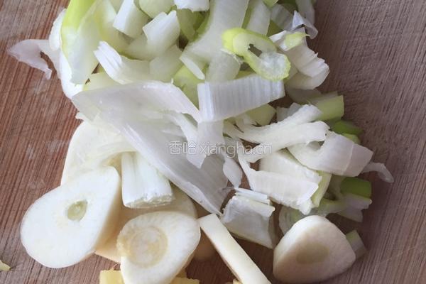 青椒葱头土豆片的做法图解4