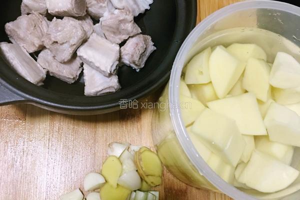川味土豆烧排骨的做法图解3