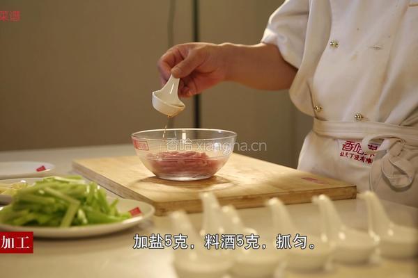 西芹炒里脊的做法图解3