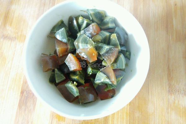 皮蛋豆腐的做法图解4