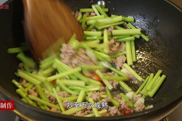 肉沫香芹炒粉条的做法图解4