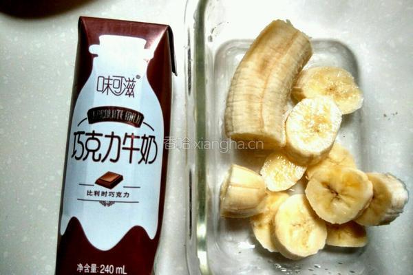 香蕉巧克力牛奶雪糕的做法图解2