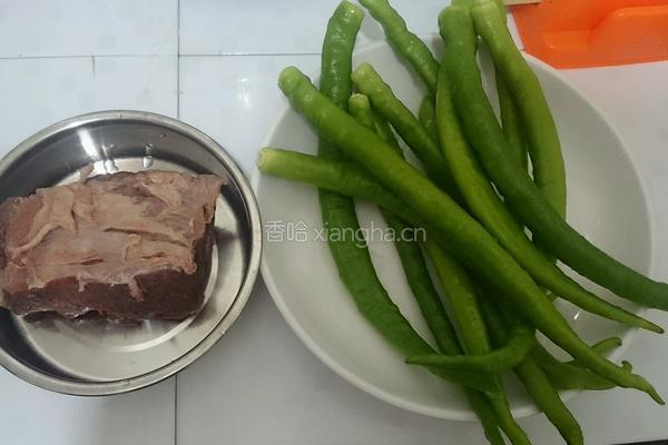 辣椒炒牛肉的做法图解1