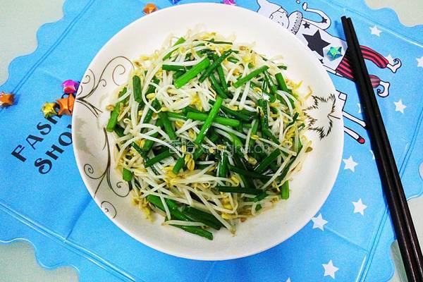 自发绿豆芽炒韭苔的做法图解6