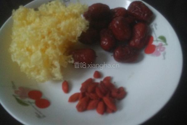 银耳汤的做法图解1