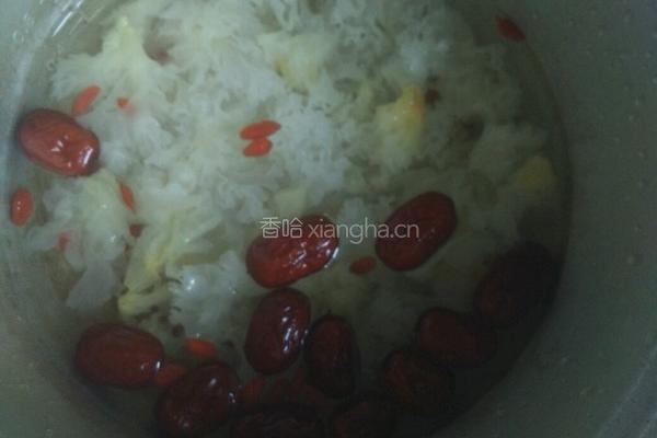 银耳汤的做法图解3