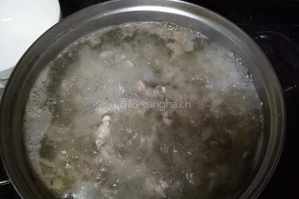 木耳炒鸡丁的做法图解1