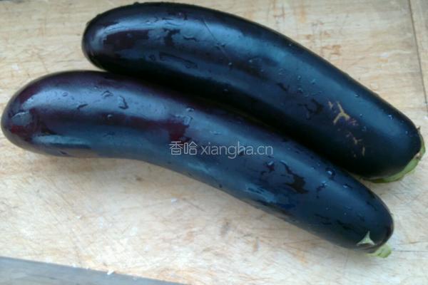 大酱炒茄子的做法图解1
