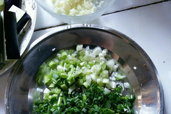 耗油鸡腿菇的做法图解1
