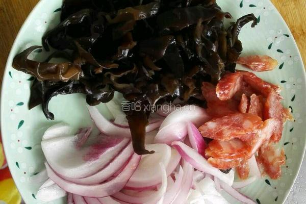 广式腊肠耗油莴笋的做法图解2