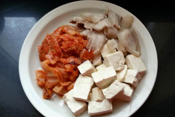 辣白菜豆腐汤的做法图解2