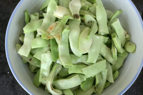 土豆炖豆角的做法图解1