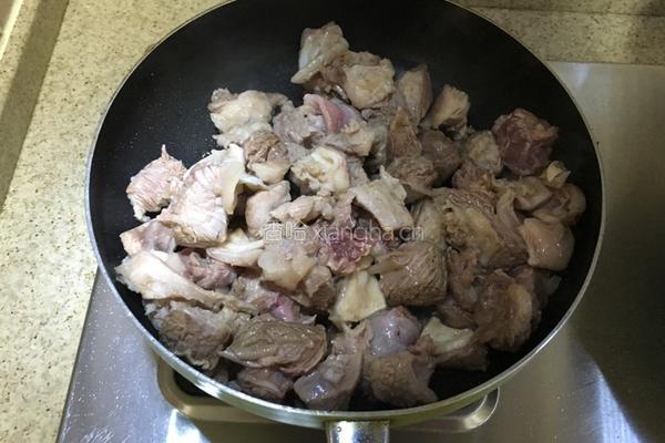 笋子烧牛肉的做法图解2
