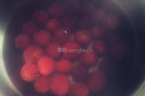 糖水杨梅的做法图解1