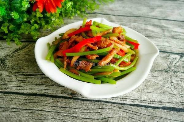 红薯梗炒五花肉的做法图解13
