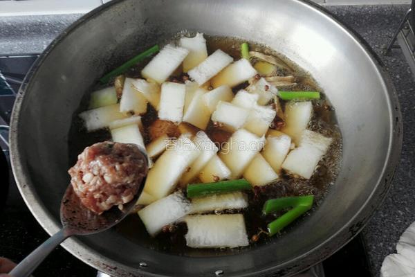 羊肉丸子氽冬瓜的做法图解4