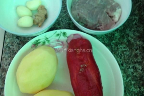 土豆丝炒瘦肉的做法图解1