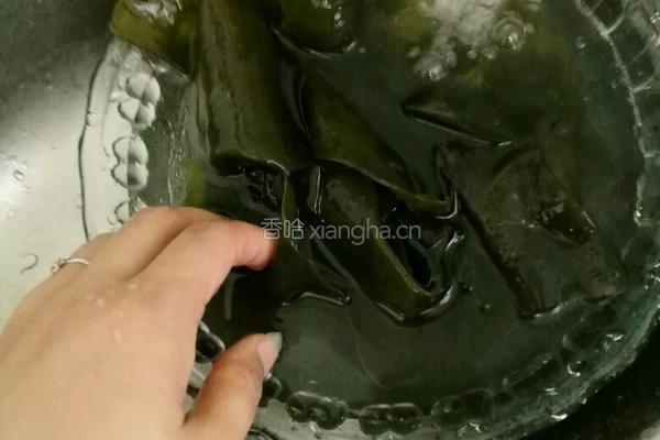 凉拌海带丝的做法图解2