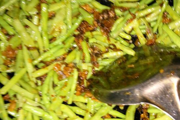 梅干菜炒豇豆的做法图解3