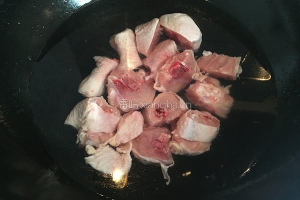 香菇土豆焖鸡腿的做法图解1
