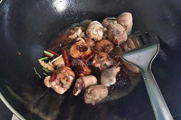 香菇土豆焖鸡腿的做法图解5