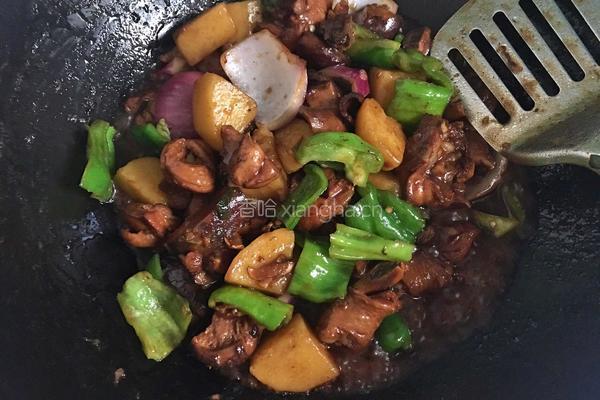 香菇土豆焖鸡腿的做法图解9