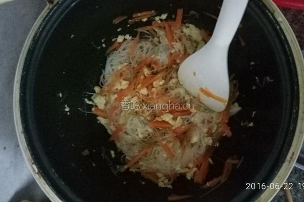 胡萝卜鸡蛋炒粉的做法图解6