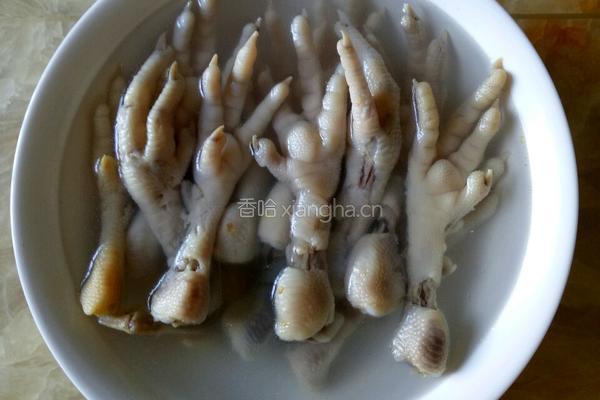 麻香冰镇酸鸡脚的做法图解3