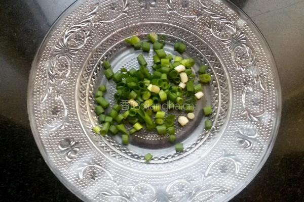 鲊广椒炒土豆片的做法图解3