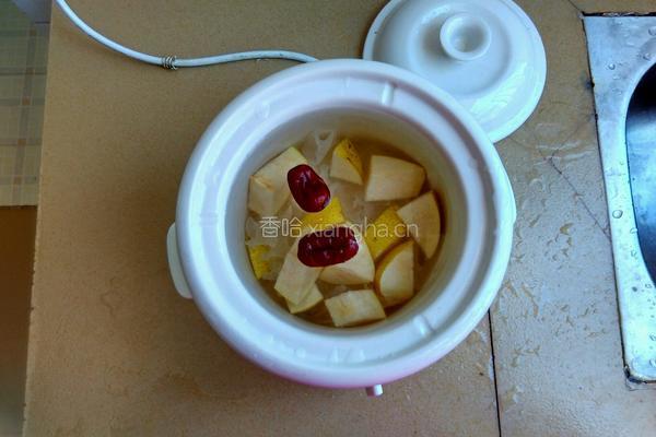 银耳雪梨冰糖水的做法图解2