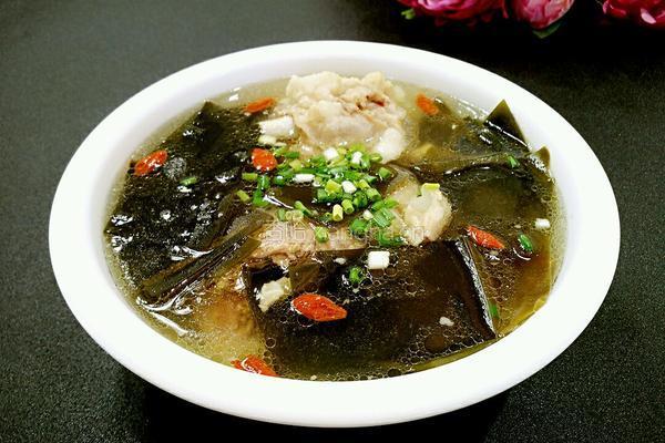 筒子骨海带汤的做法图解9