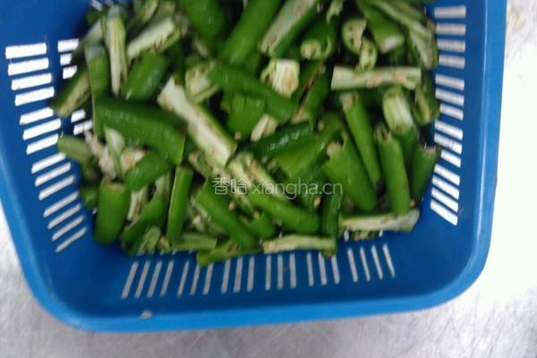 青炒鱼头的做法图解2