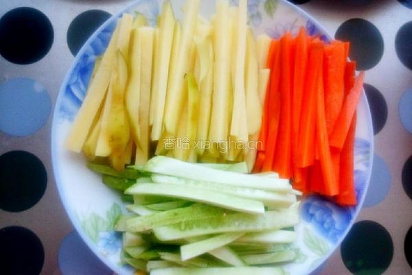 鸡蛋三丝卷饼的做法图解1