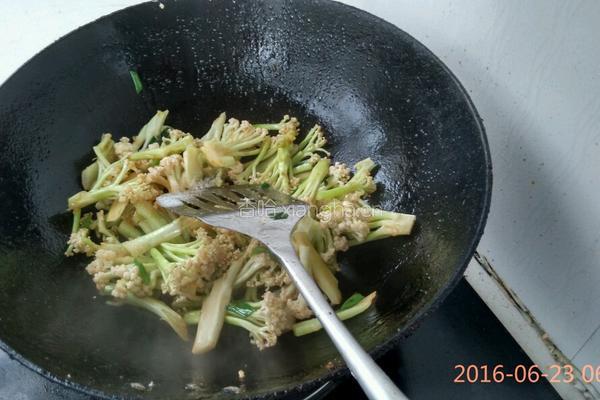 西红柿炒有机菜花的做法图解4