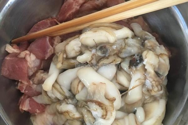 丝瓜蛏溜肉片汤的做法图解1