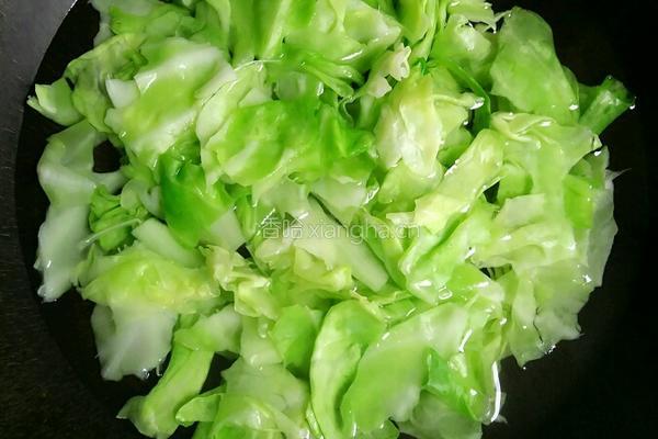 爆炒火腿圆白菜的做法图解2