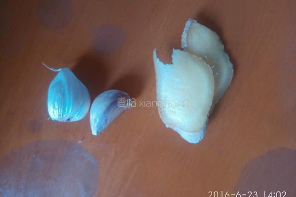 虾仁肉片黄秋葵的做法图解1