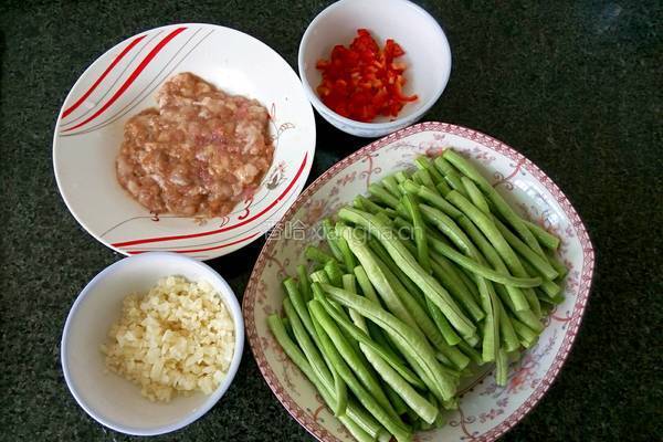 蒜蓉肉末豆角的做法图解2